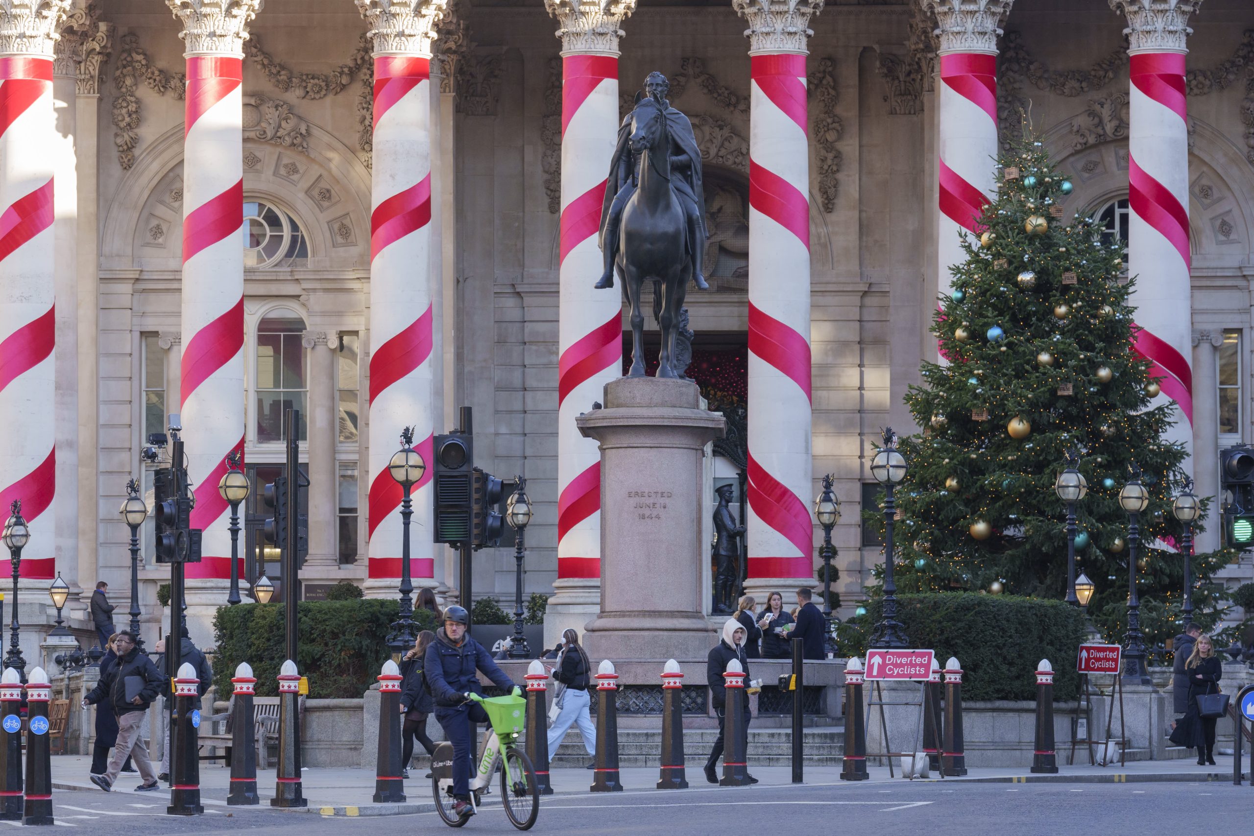 UK inflation rises to 2.6% in November, in line with expectations