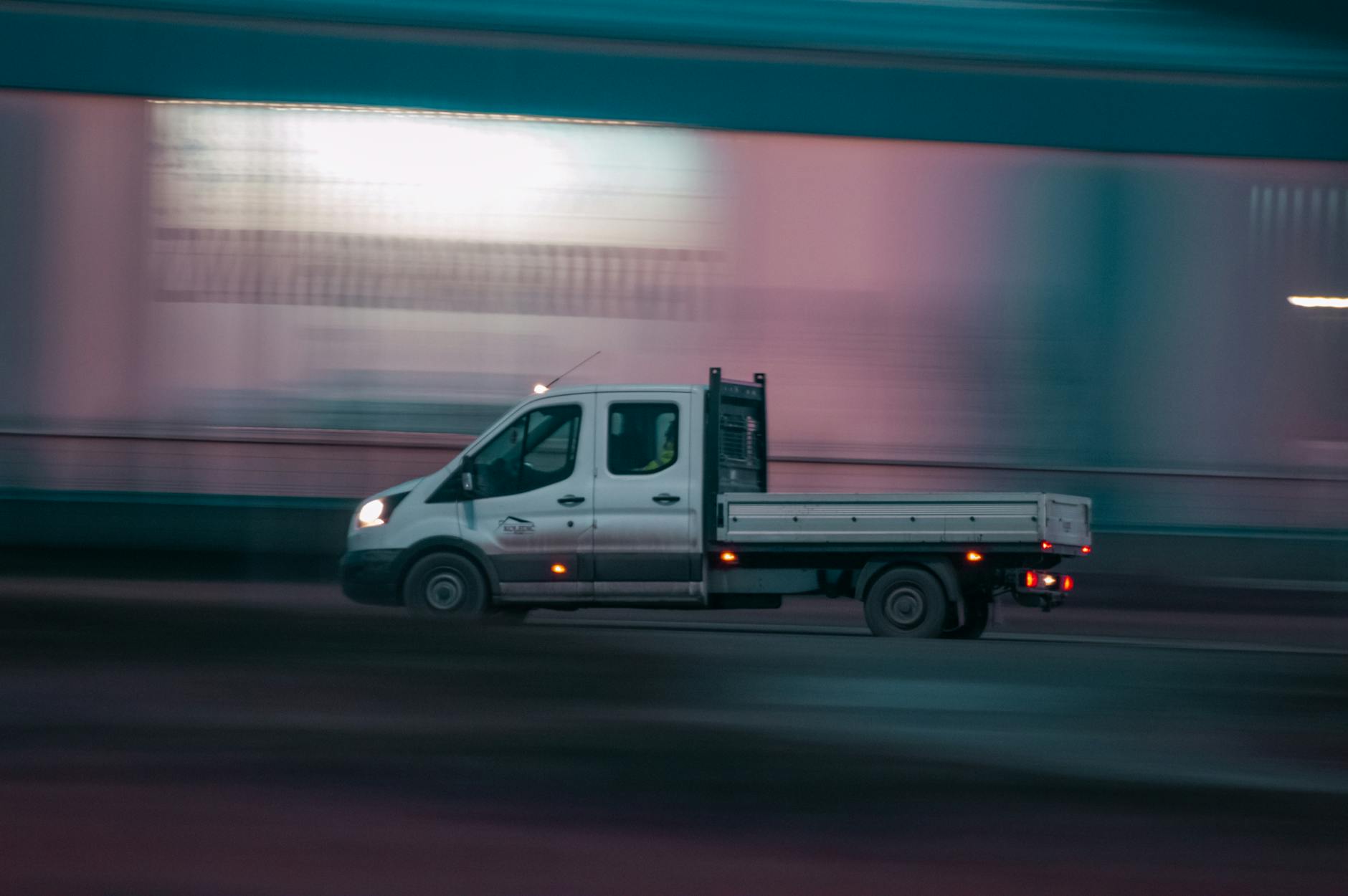 Moving truck loaded with household belongings representing interstate relocation trends