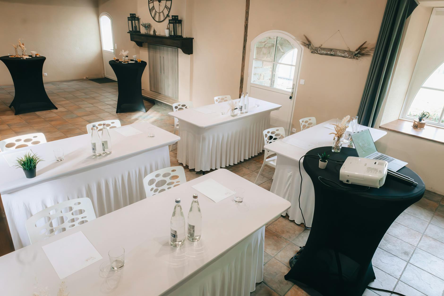 Empty corporate conference room with chairs around table showing workplace productivity environment